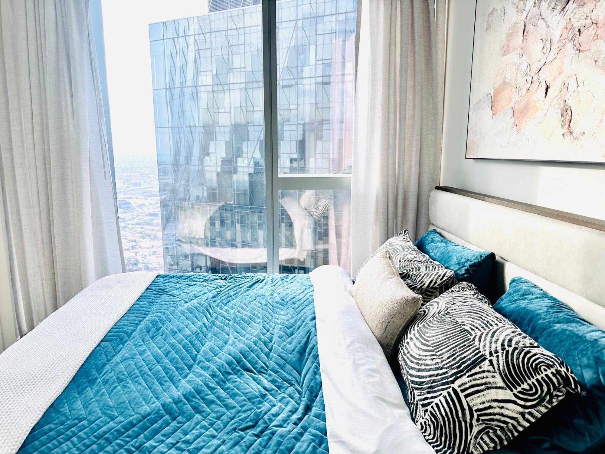 Royal Executive Living The Ritzside Grand Residence At West Side Place Apartment