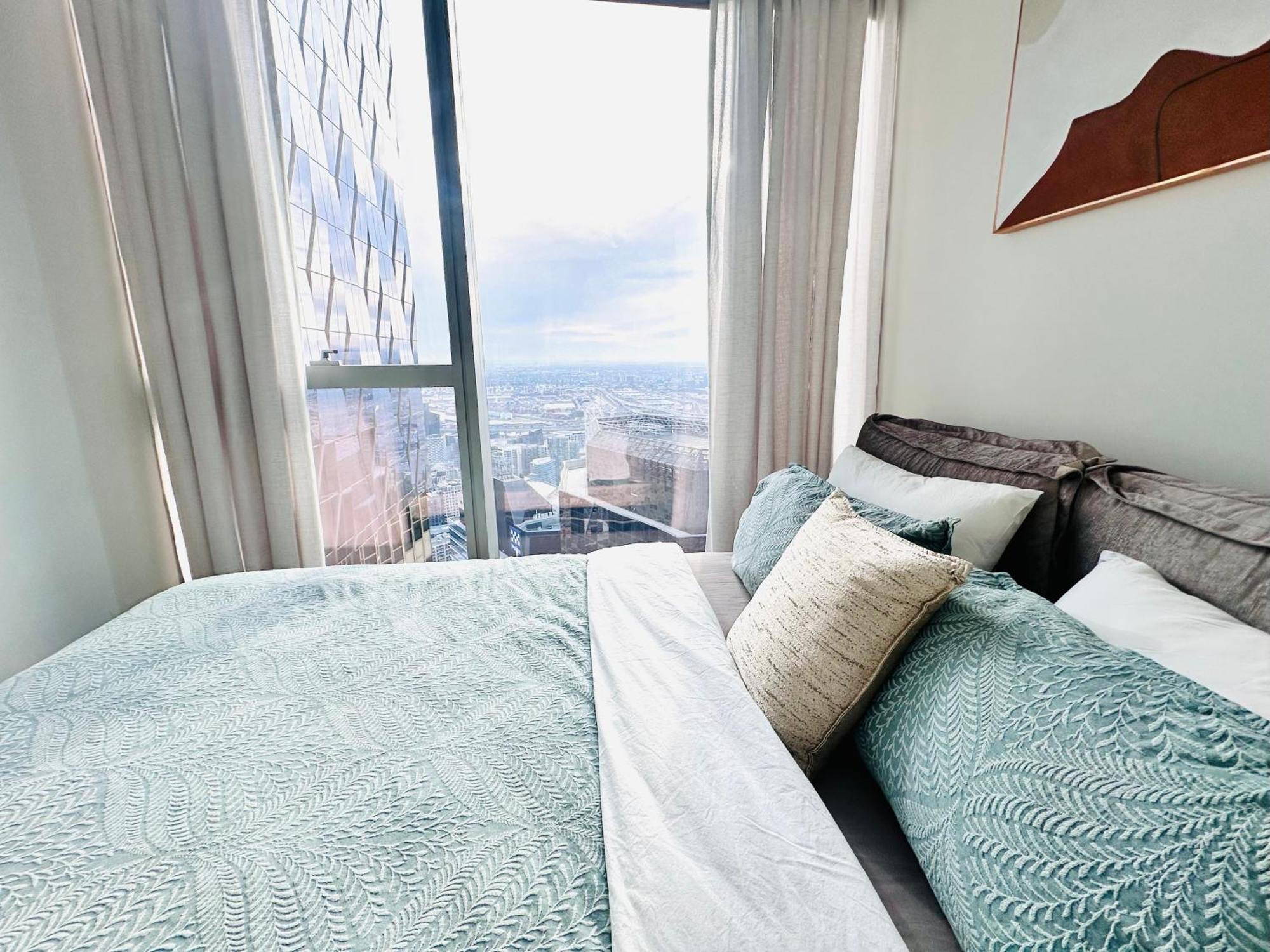 Royal Executive Living The Ritzside Grand Residence At West Side Place * Melbourne