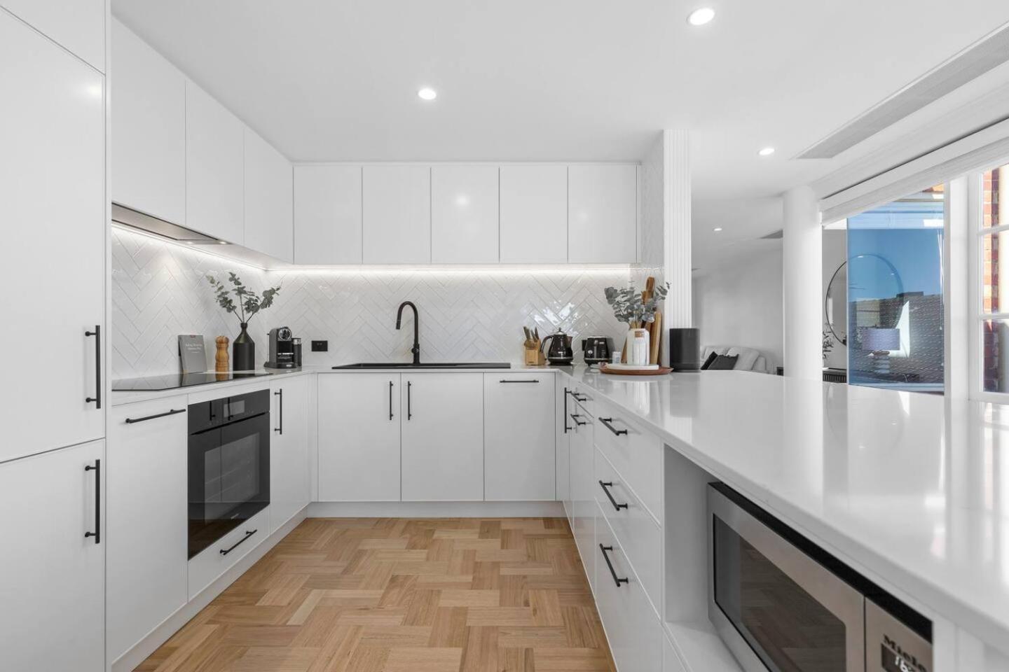 Corporate Abode South Yarra By Ready Set Apartment