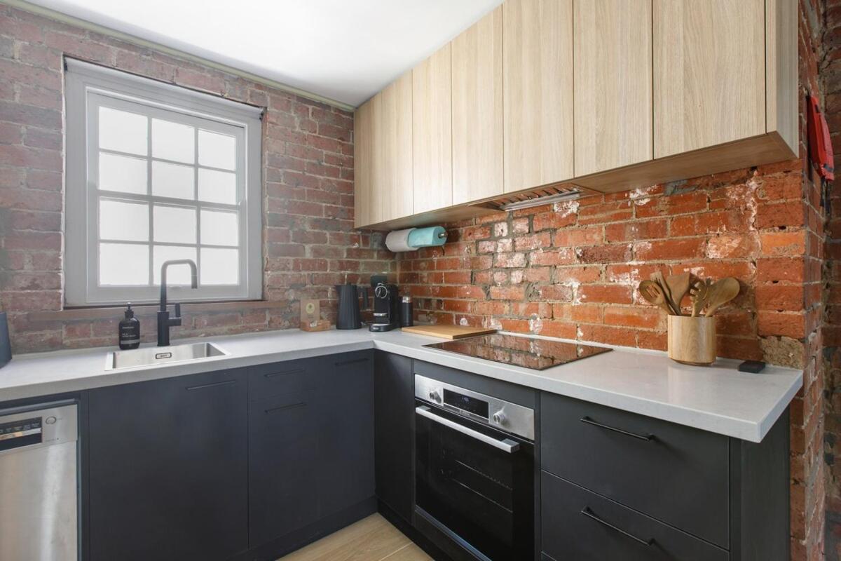 Hidden Beachside Gem In St Kilda By Ready Set Host Apartment