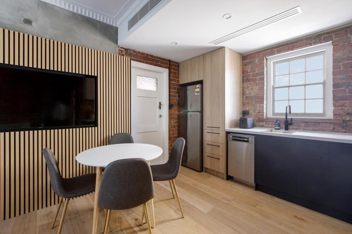 Hidden Beachside Gem In St Kilda By Ready Set Host Apartment *