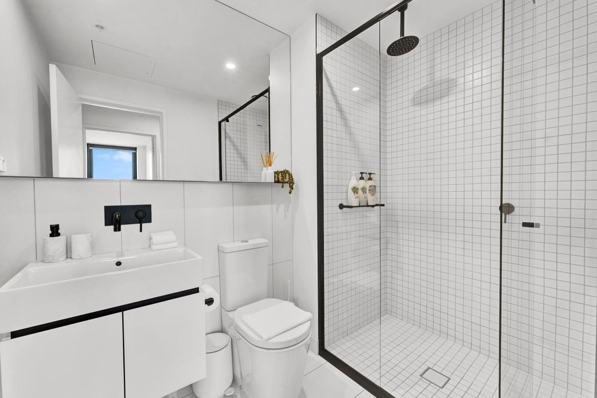 Gorgeous 2bed 2bath Near Crown