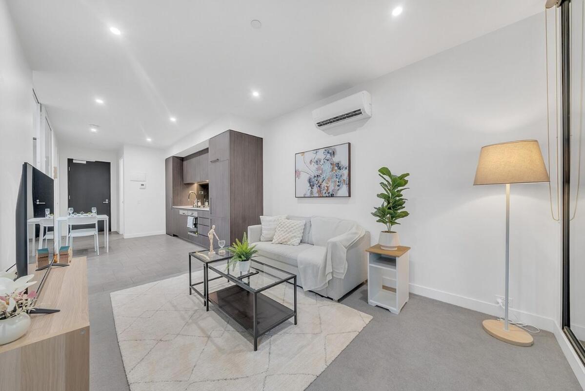 Luxurious 2br - Cbd Location With Pool, Gym Apartment