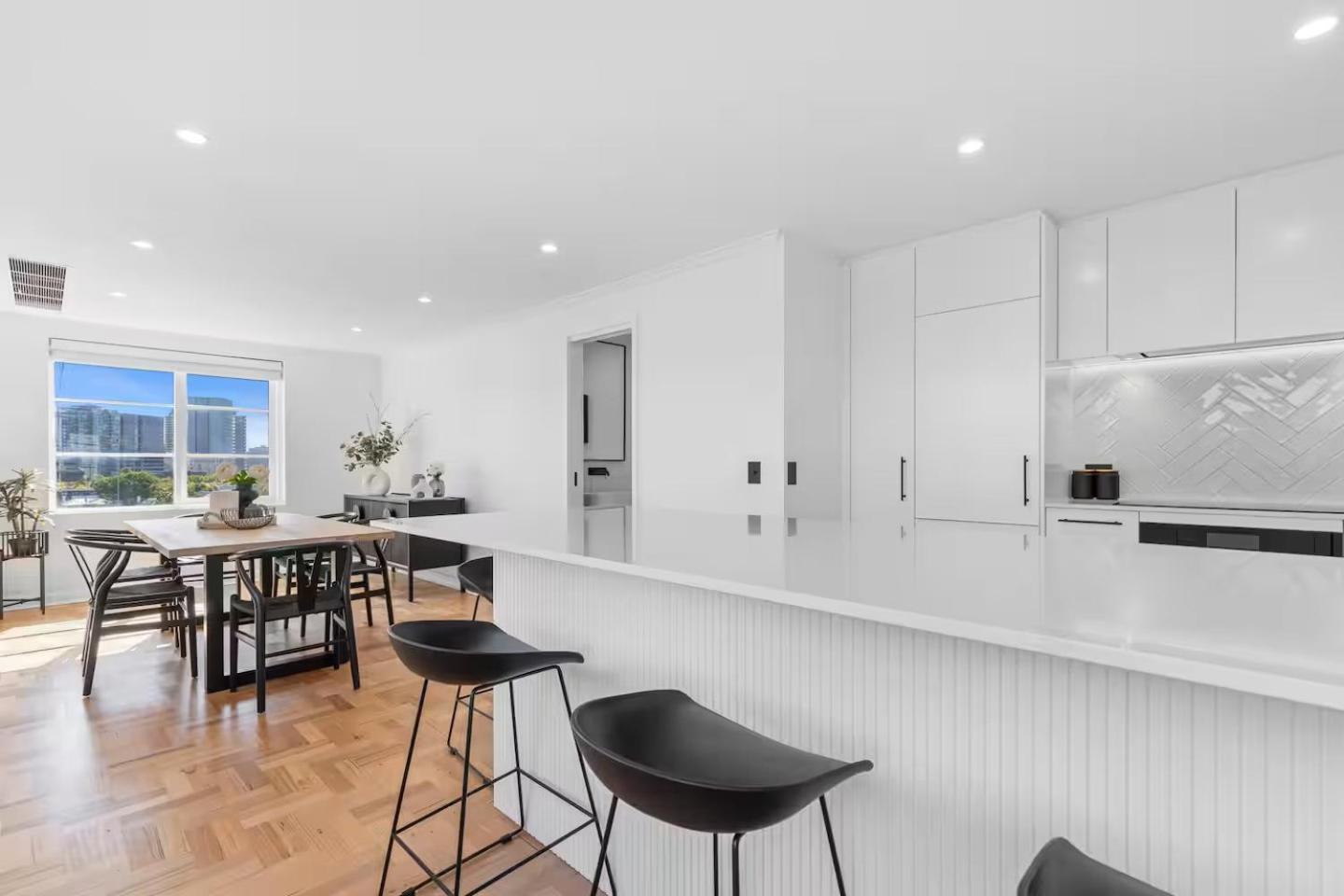Corporate Abode South Yarra By Ready Set Apartment *