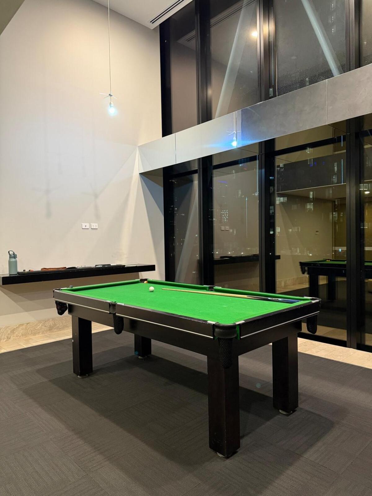 Modern 2 Bedroom In Cbd Apartment