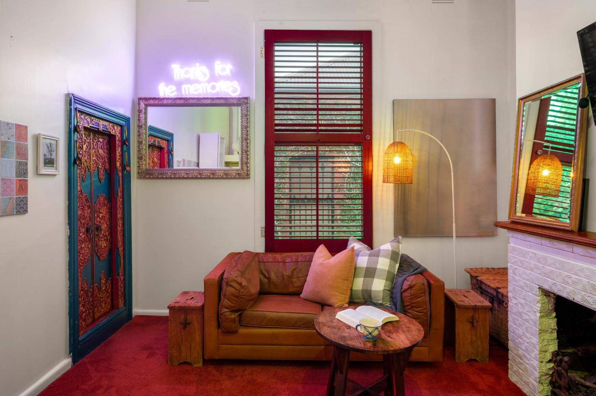 Holiday home Quirky Richmond Cozy Charm And Walk To Mcg