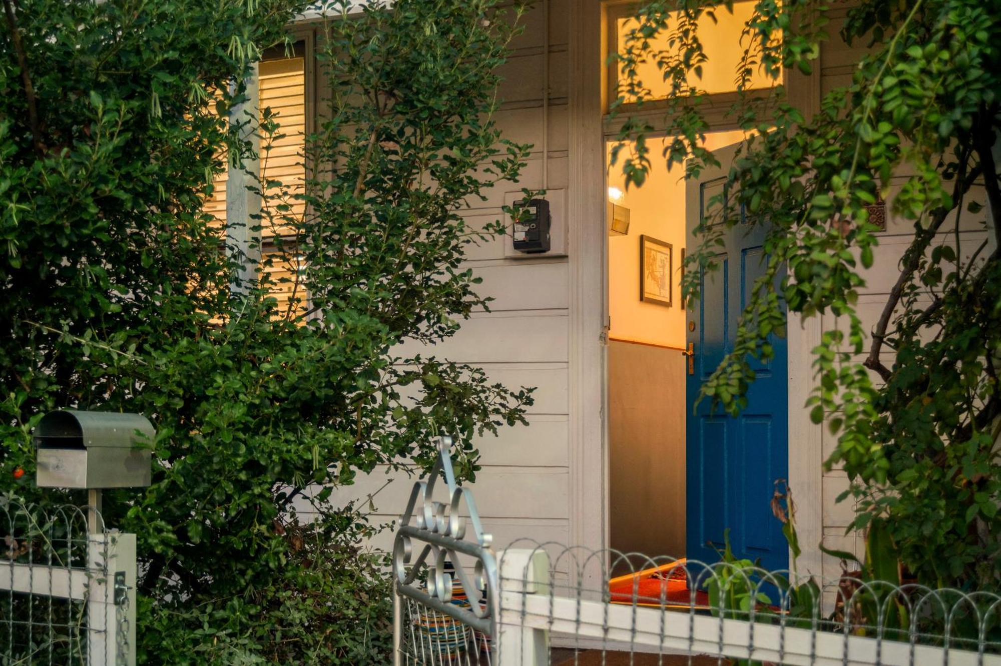 Holiday home Quirky Richmond Cozy Charm And Walk To Mcg *