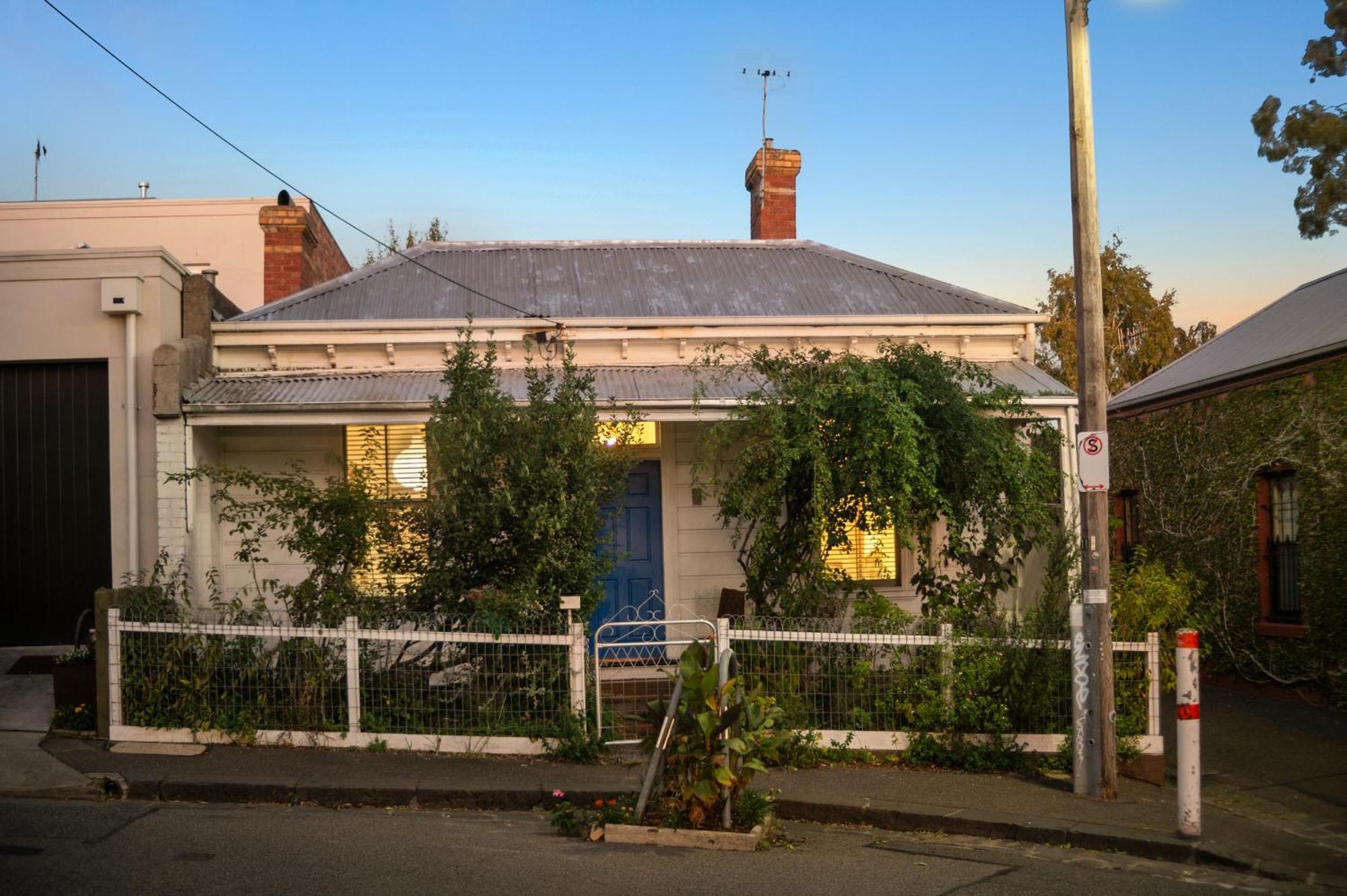 Holiday home Quirky Richmond Cozy Charm And Walk To Mcg Melbourne