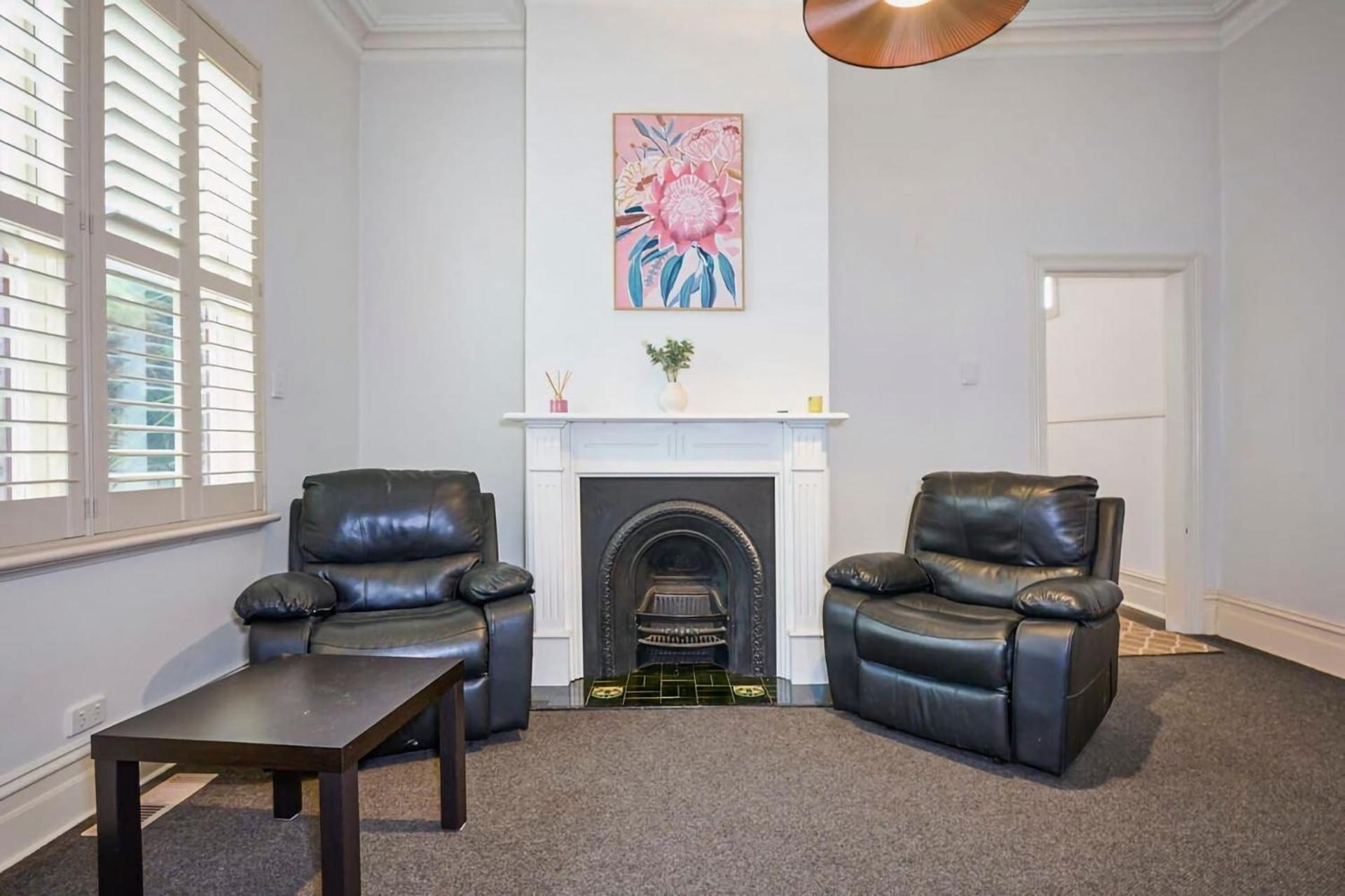 Bowen Street Family Retreat With Pool Melbourne