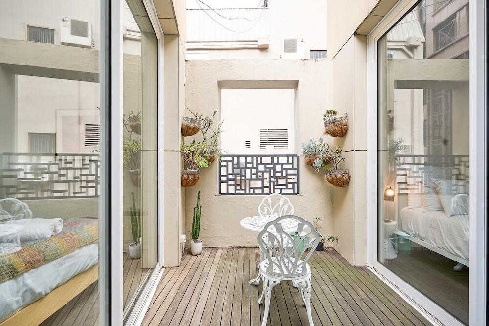 Little Collins Hideaway - Duplex Penthouse Apartment *