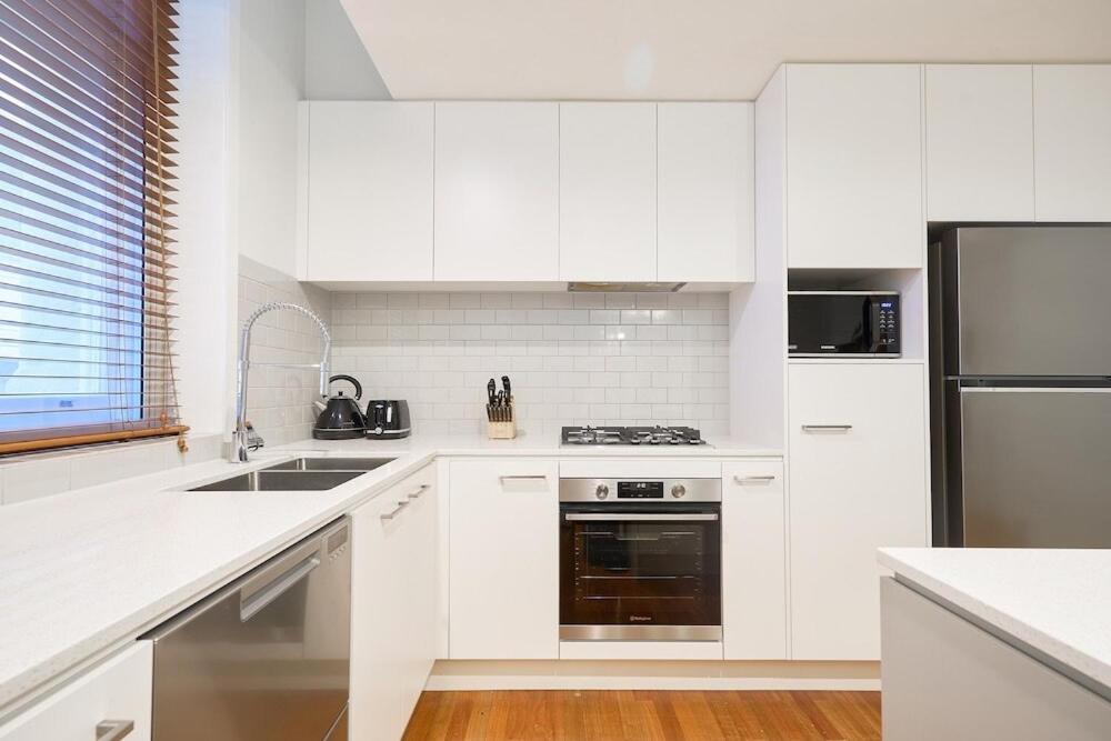 Little Collins Hideaway - Duplex Penthouse Apartment *