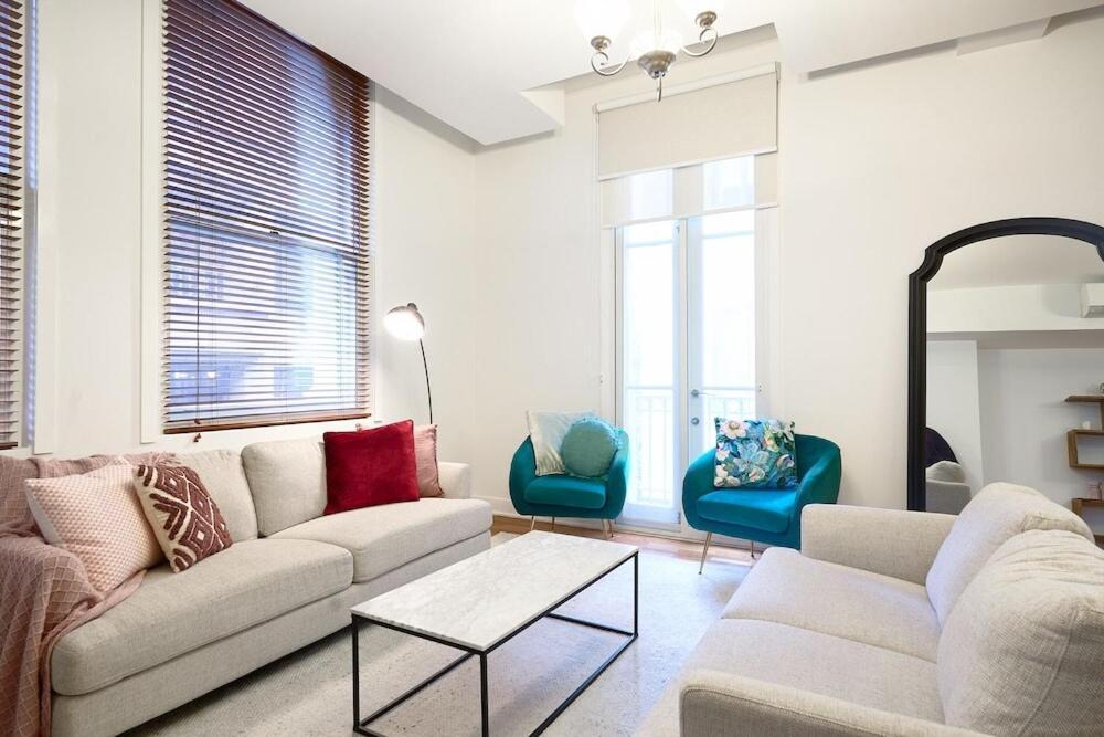 Little Collins Hideaway - Duplex Penthouse Apartment *