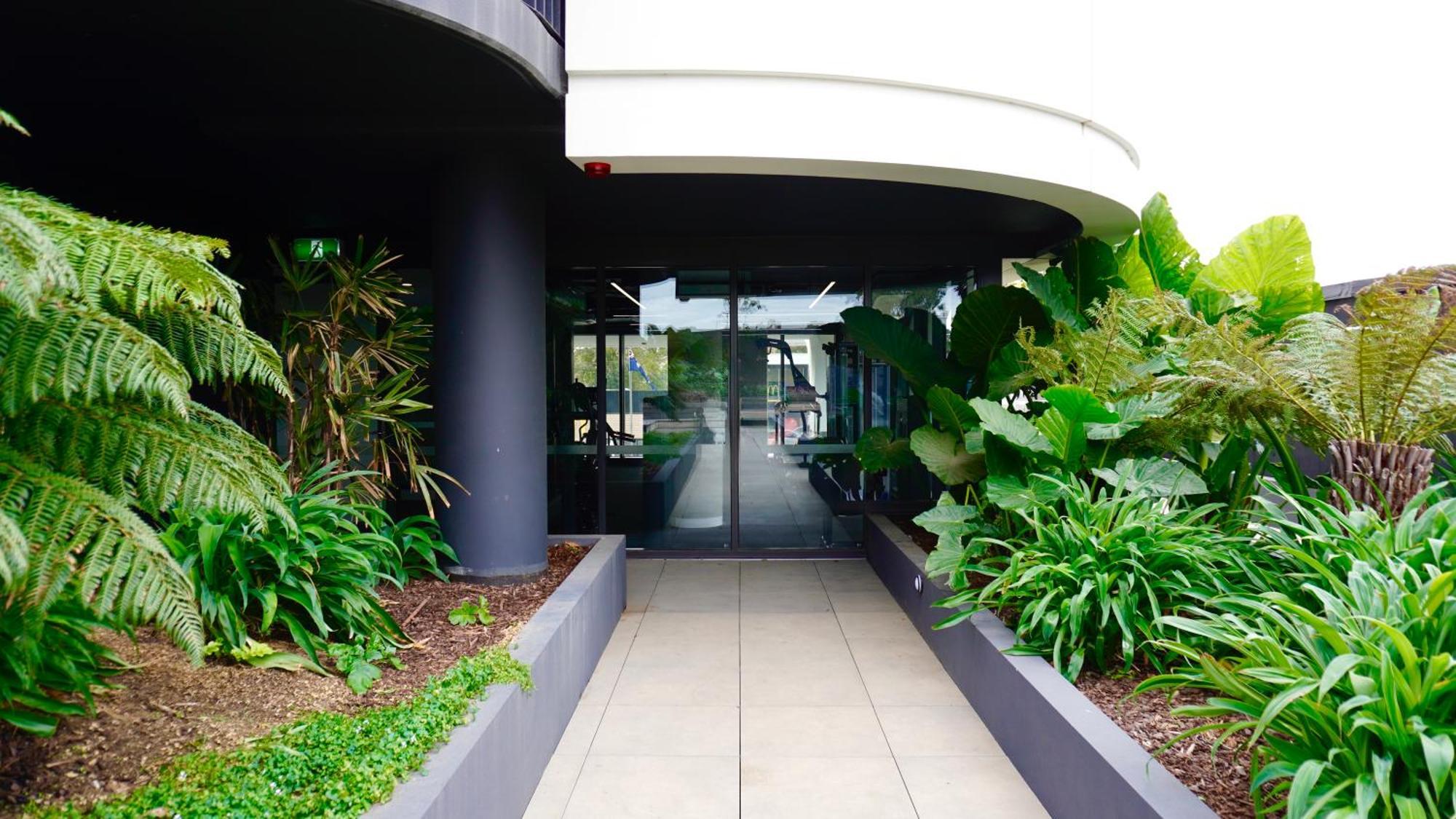 Modern Living - 2br 2bath Melbourne