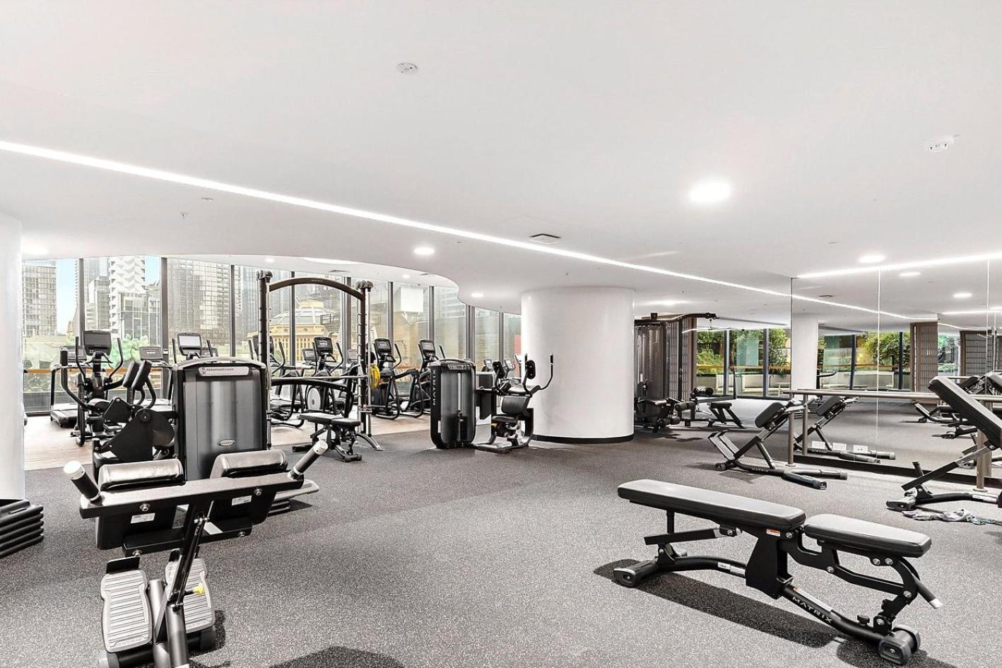 Amazing Cbd With Epic Views And Free Parking! Apartment