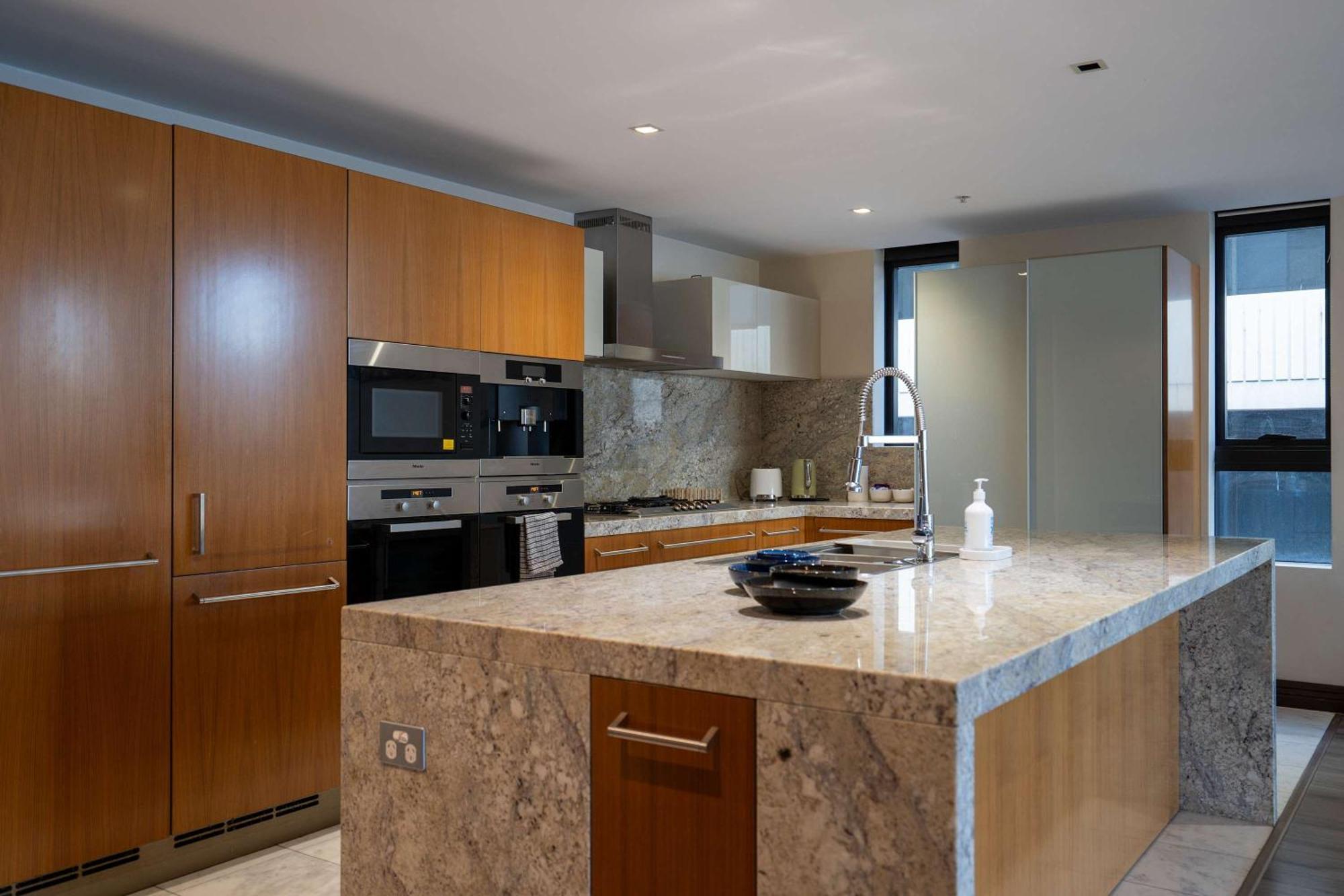 Apartment Grand St Kilda 2-story Sub-penthouse