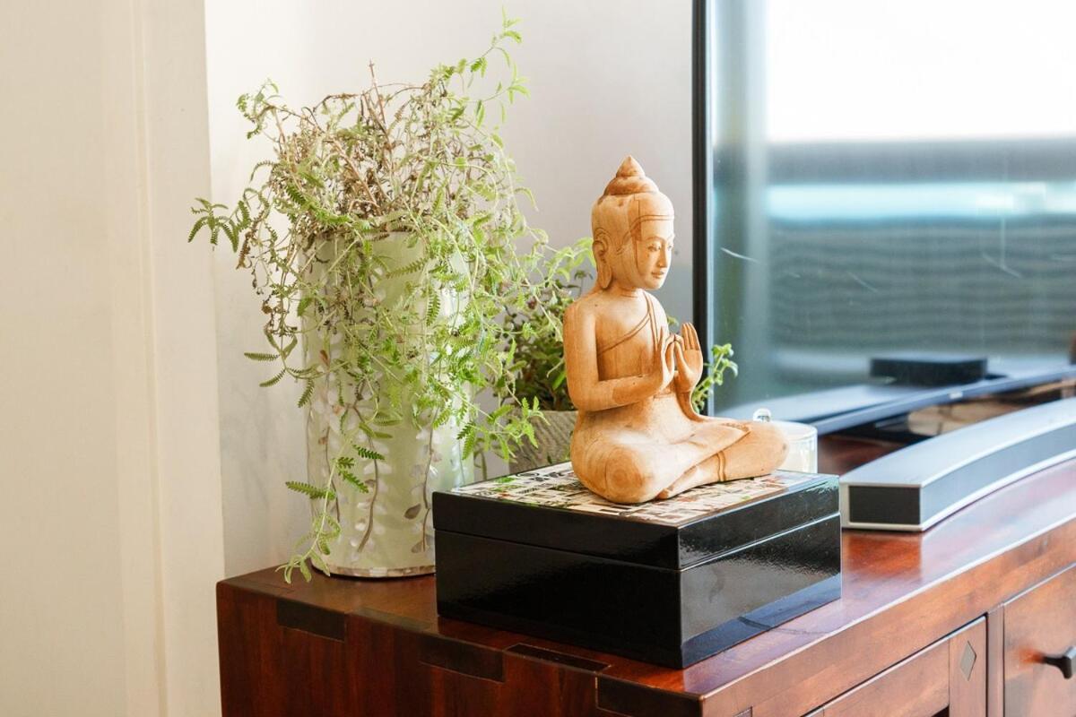 Apartment Stylish Escape With Free Parking And Skyline View Melbourne