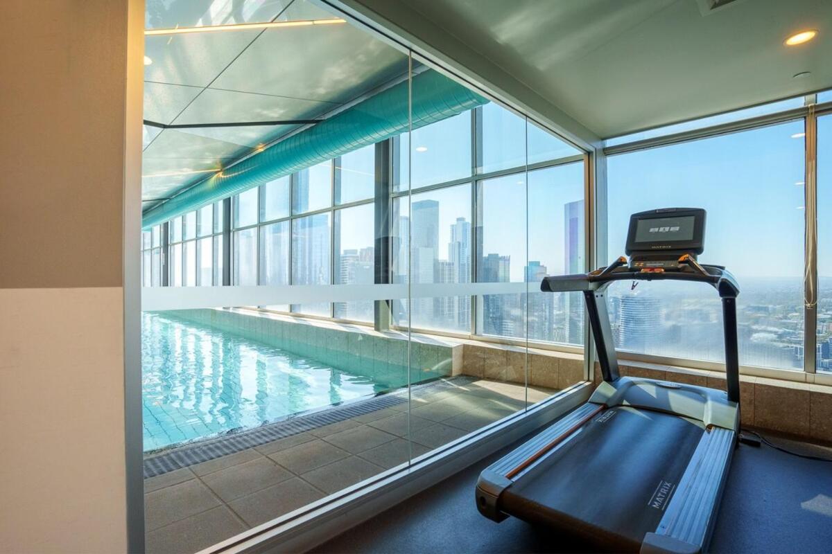 Stylish Escape With Free Parking And Skyline View