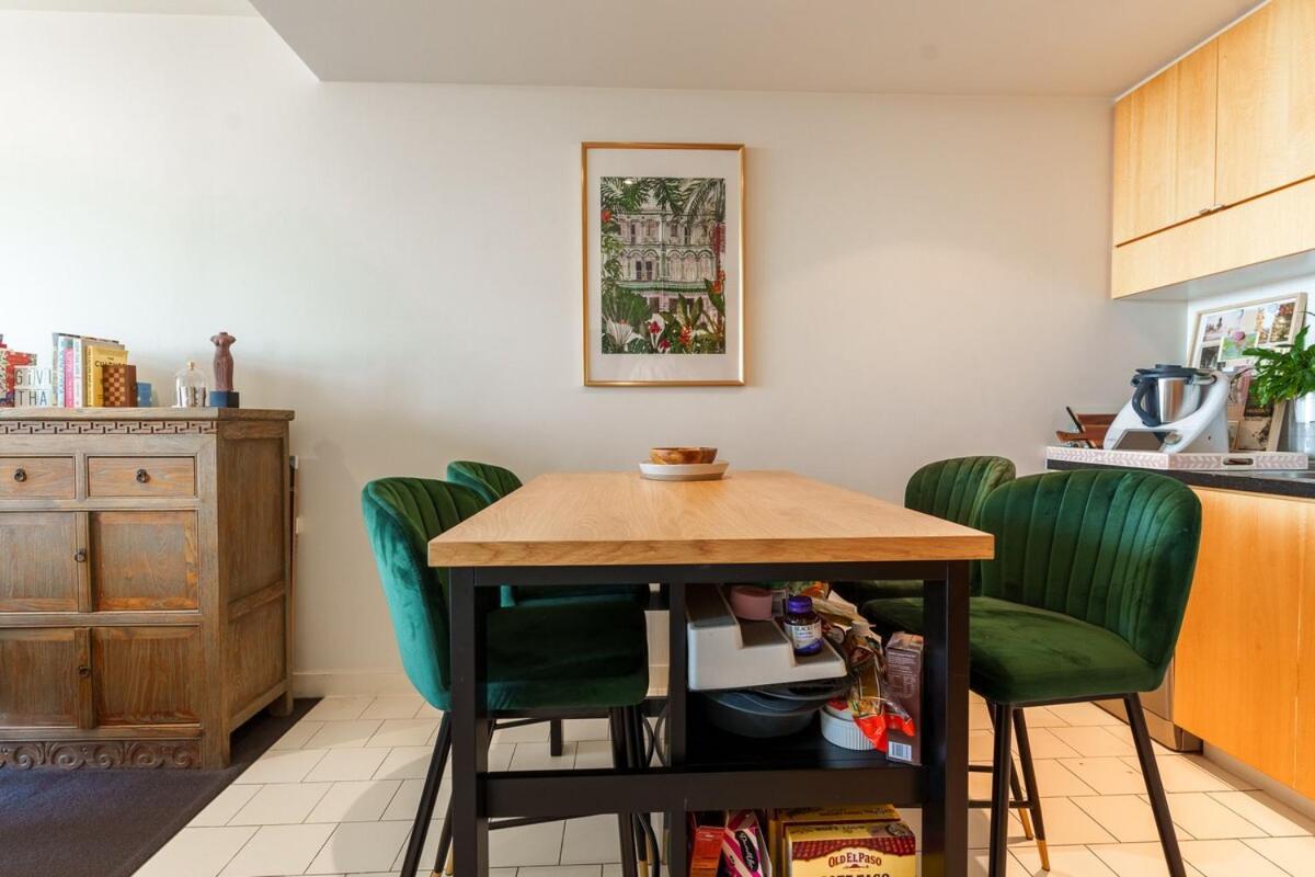 Apartment Stylish Escape With Free Parking And Skyline View *