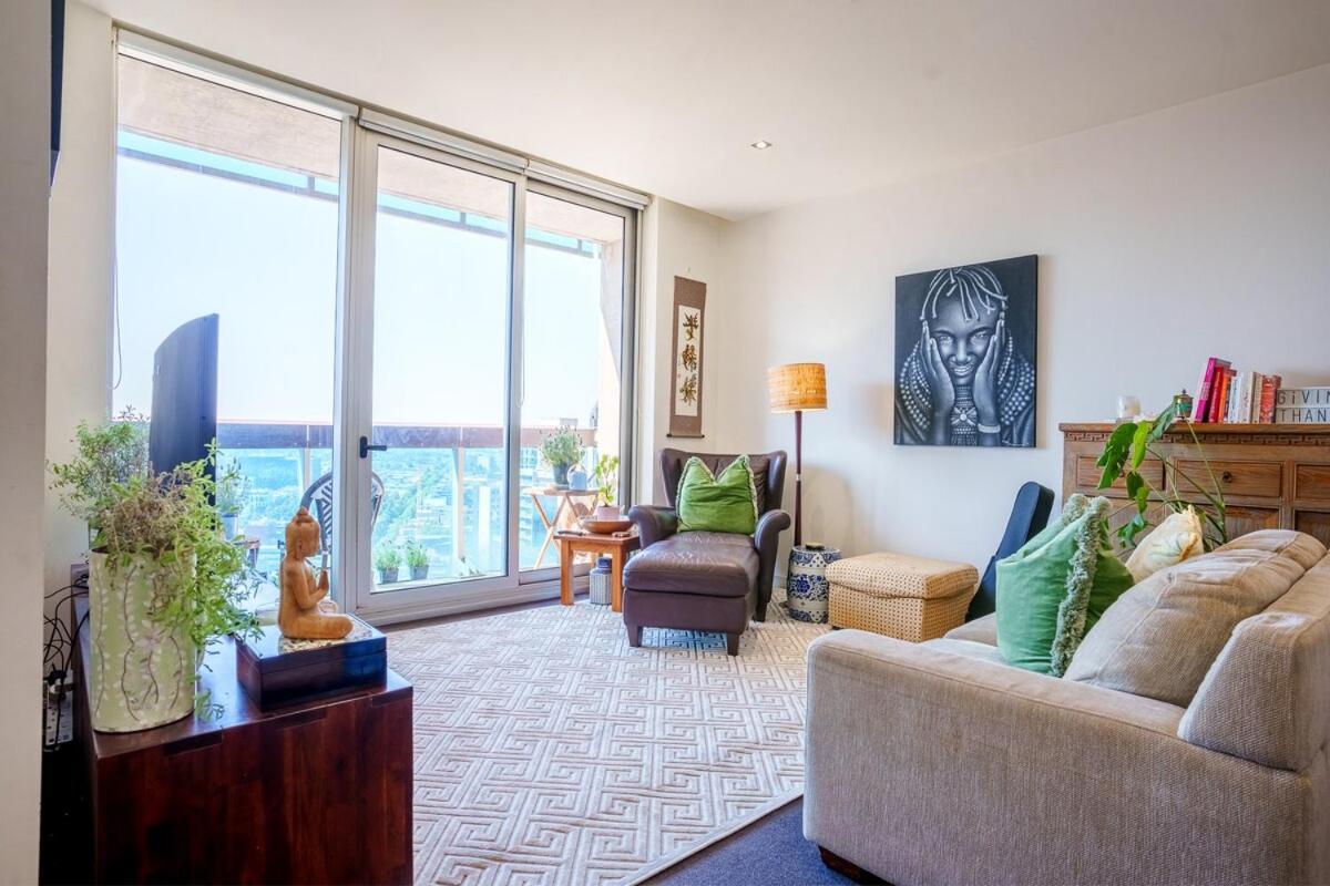 Stylish Escape With Free Parking And Skyline View Apartment Melbourne