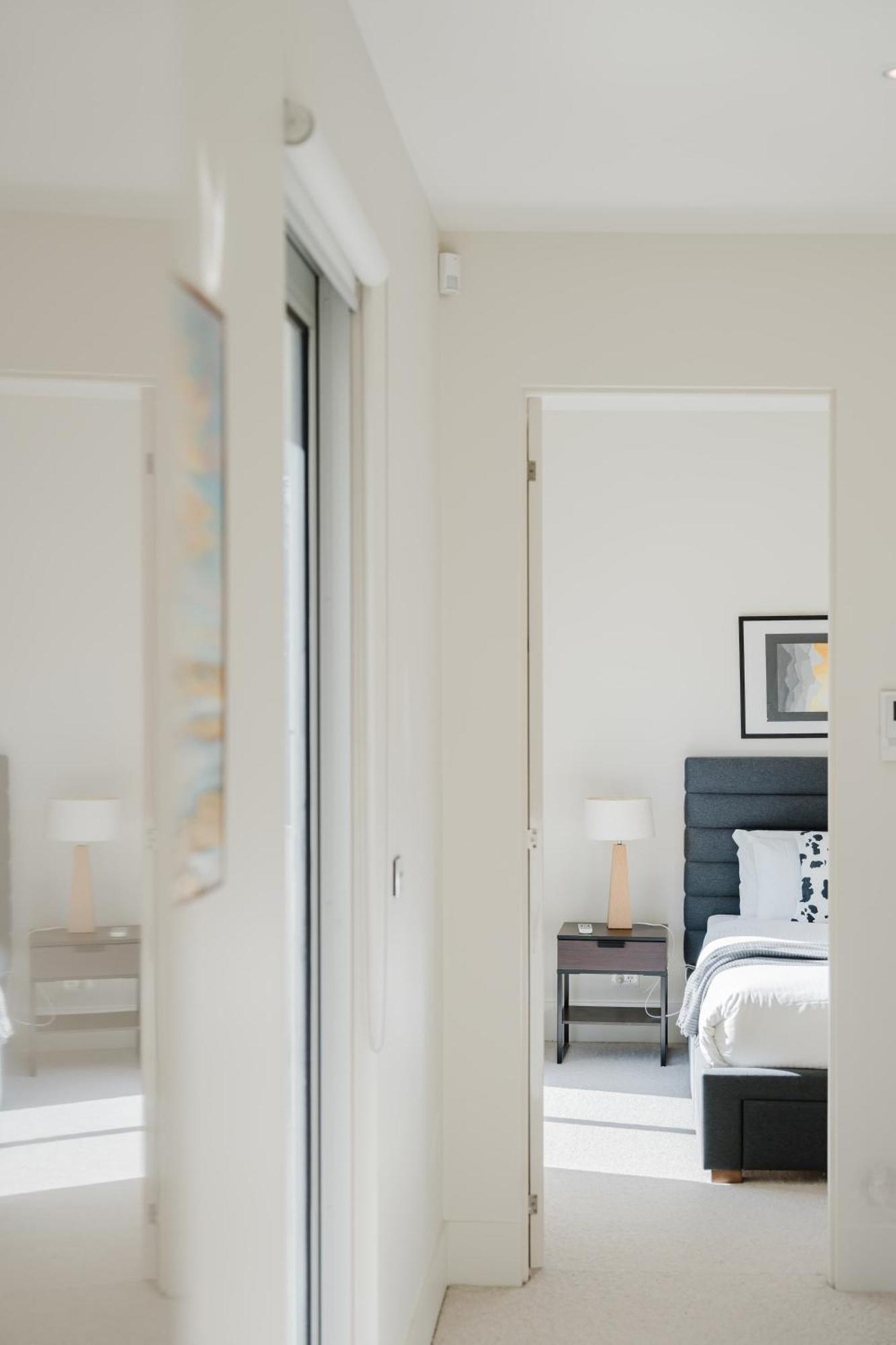 Spacious 4br Designer In Prime Brighton East