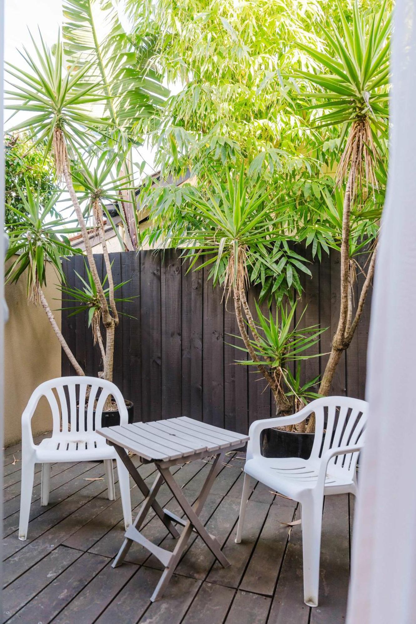 Spacious 4br Designer In Prime Brighton East *