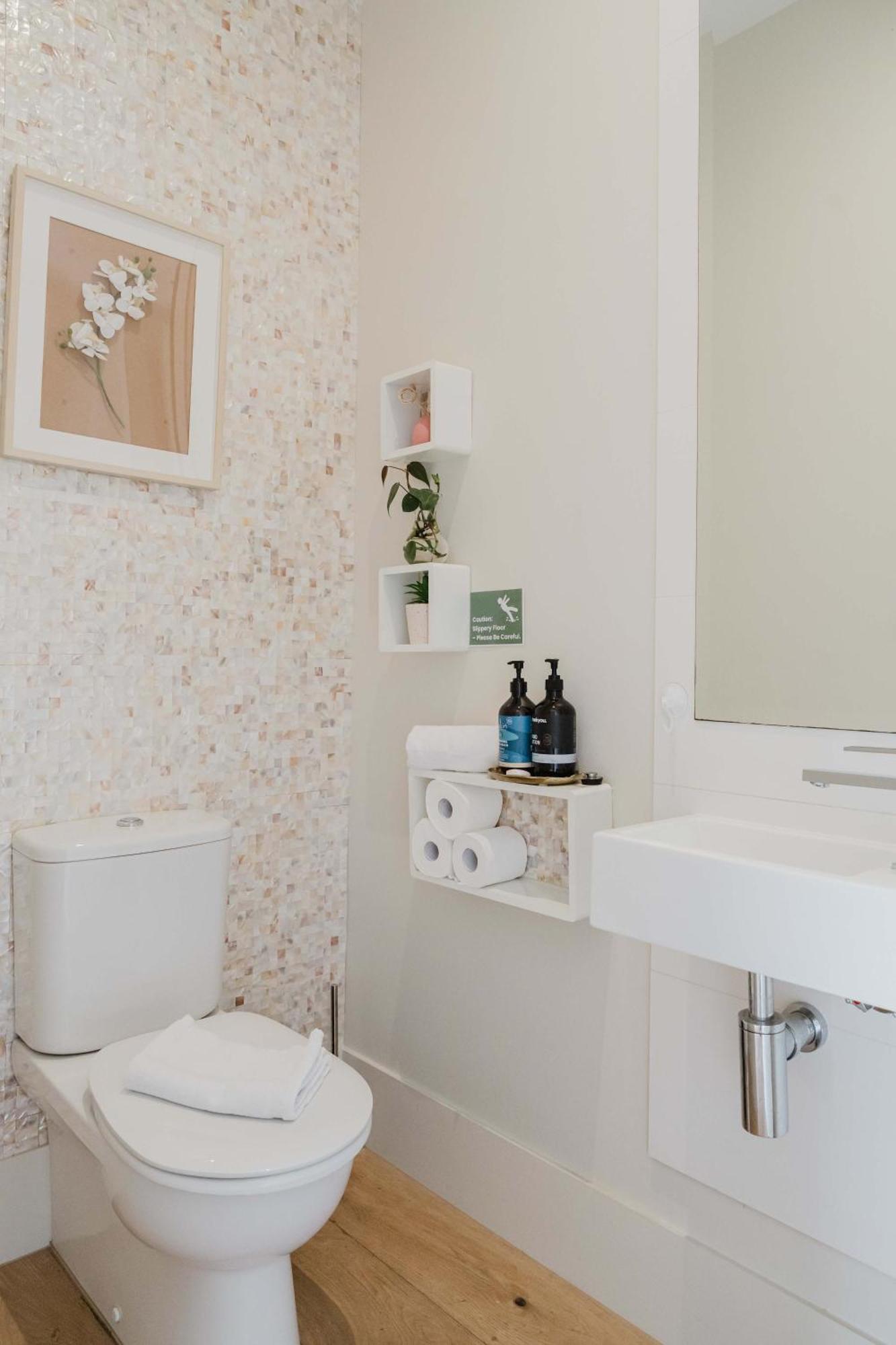 Holiday home Spacious 4br Designer In Prime Brighton East *