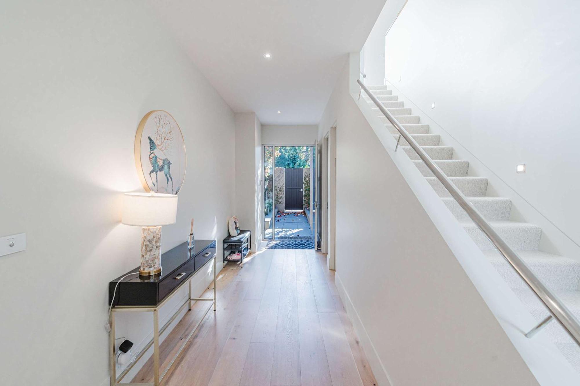 Spacious 4br Designer In Prime Brighton East *