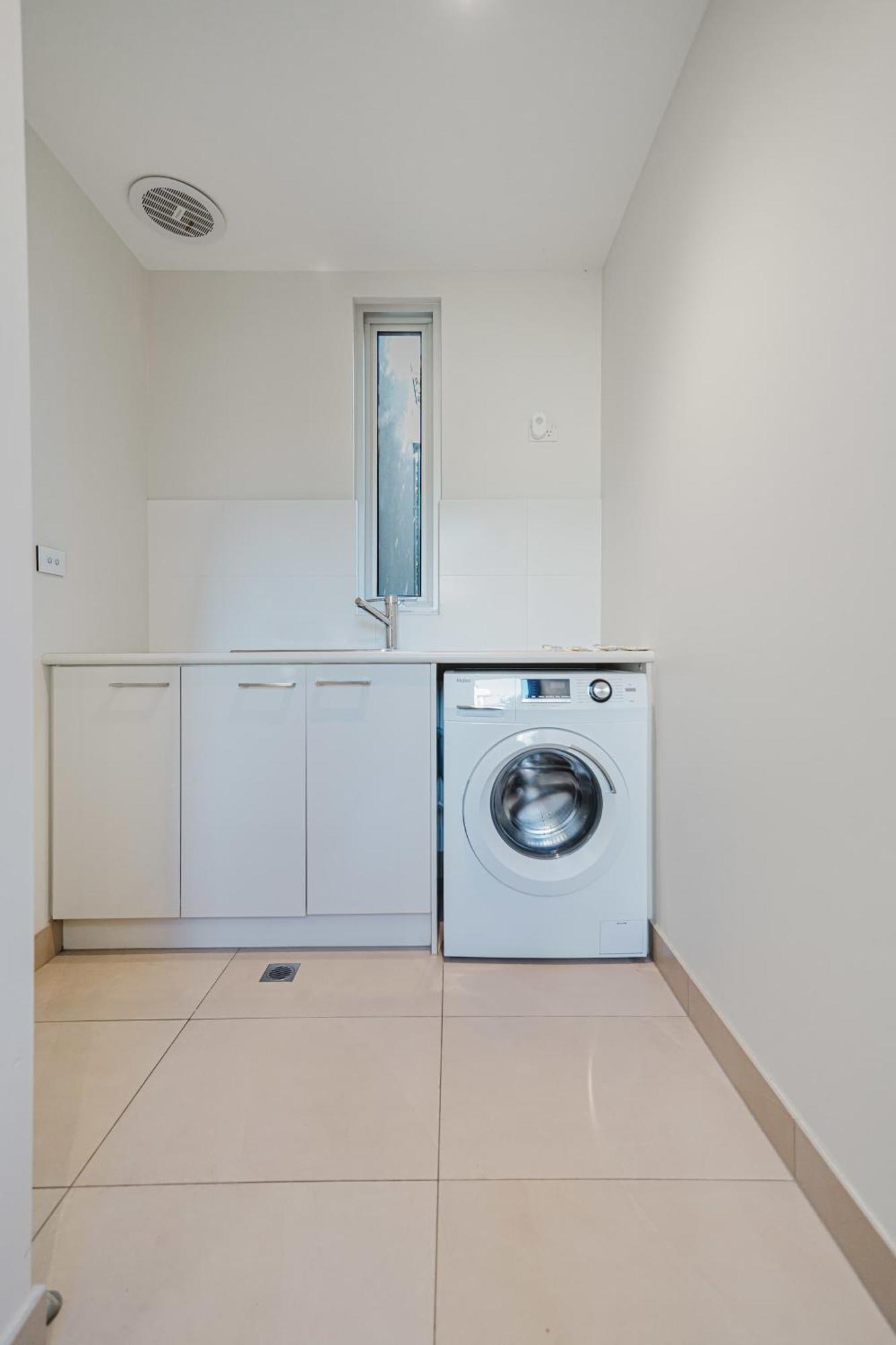 Spacious 4br Designer In Prime Brighton East