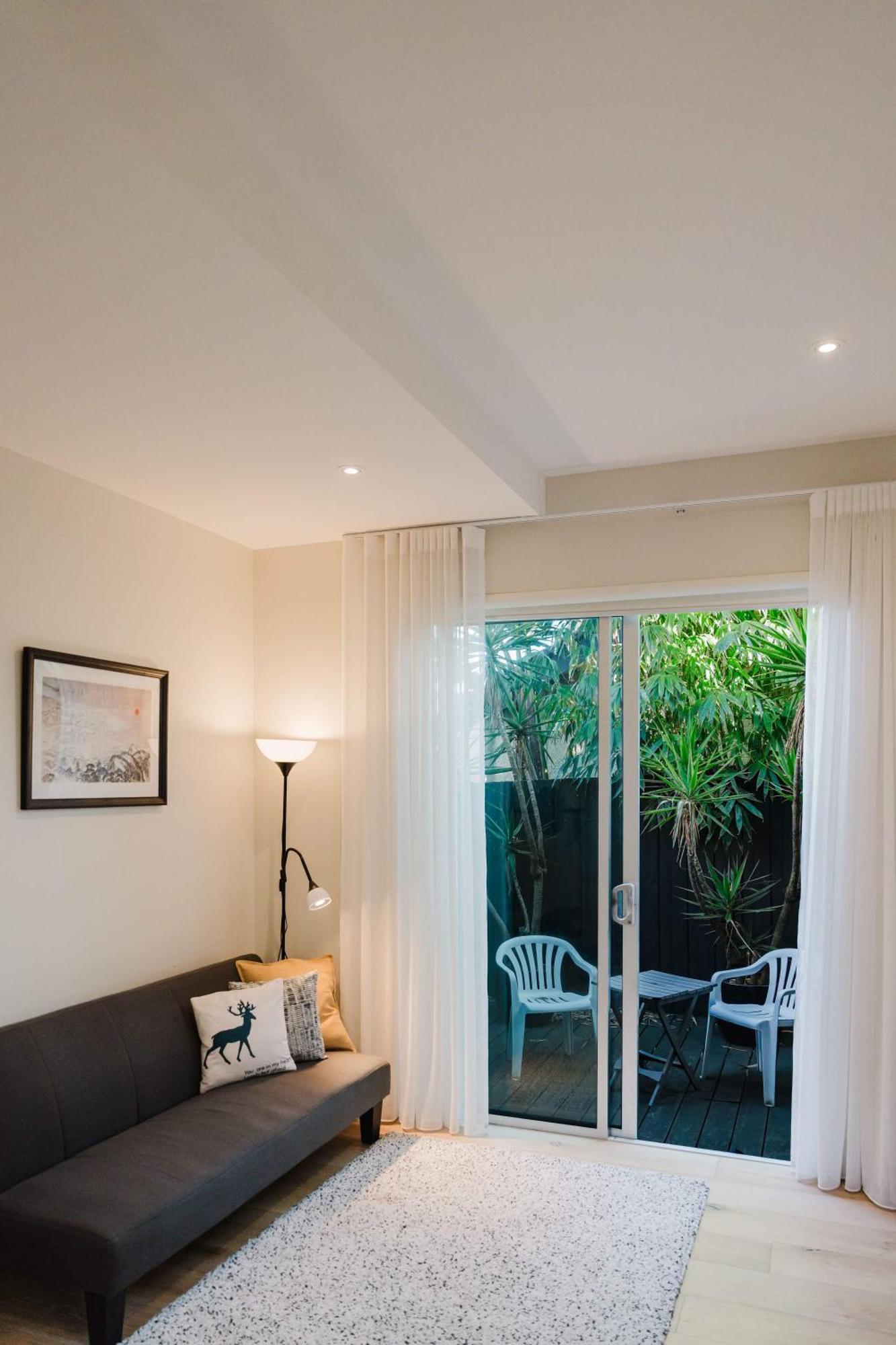 Spacious 4br Designer In Prime Brighton East