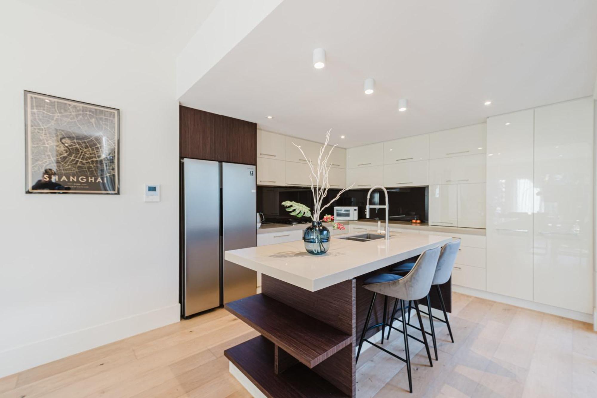 Spacious 4br Designer In Prime Brighton East Holiday home *