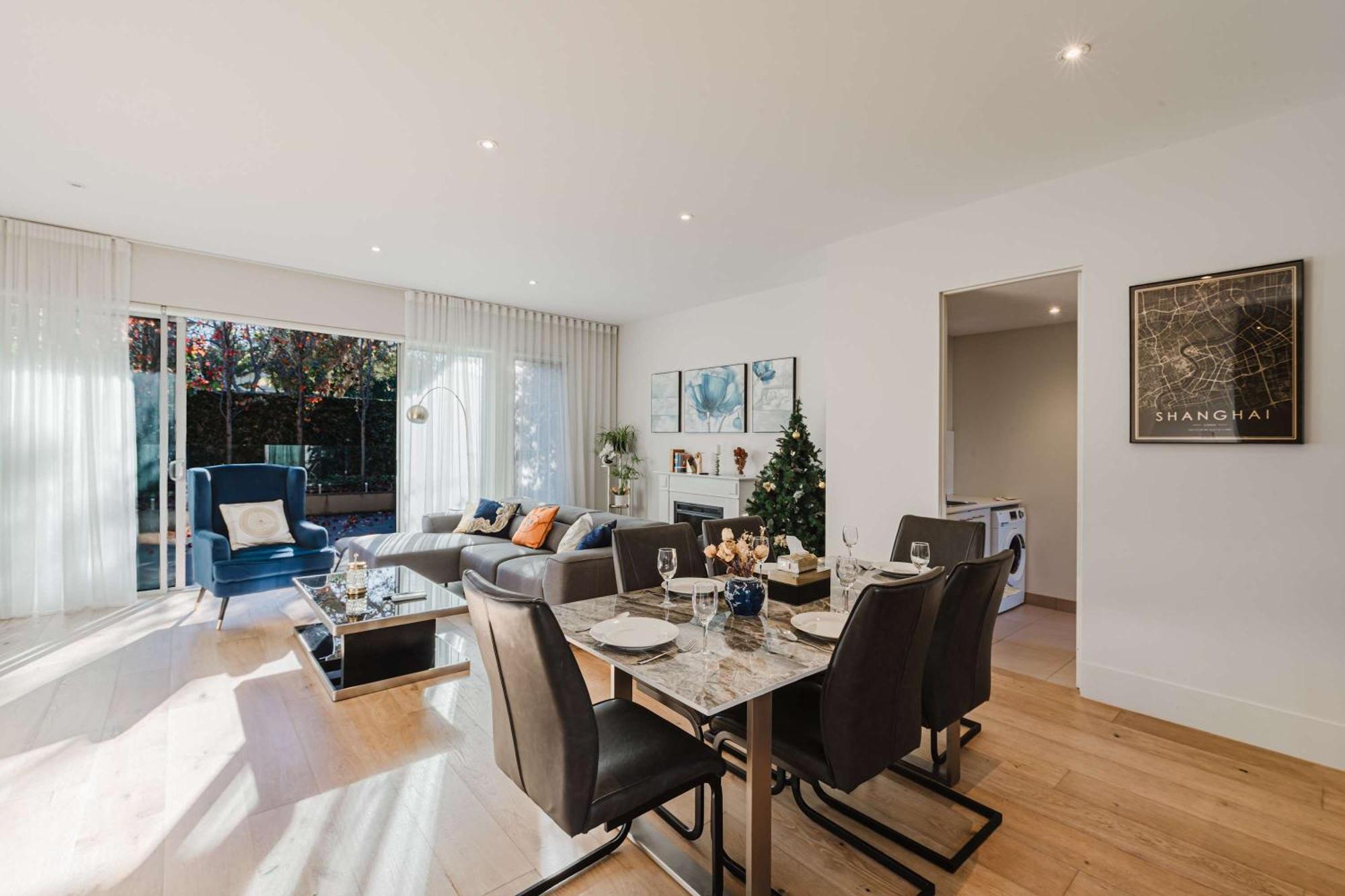 Spacious 4br Designer In Prime Brighton East