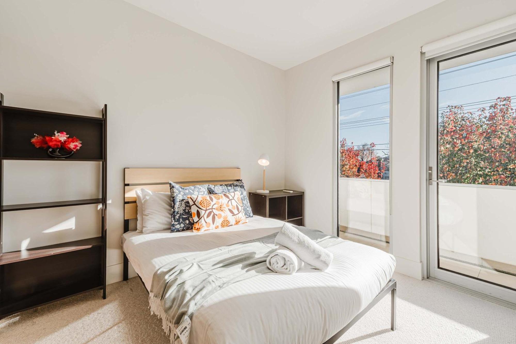 Spacious 4br Designer In Prime Brighton East Holiday home