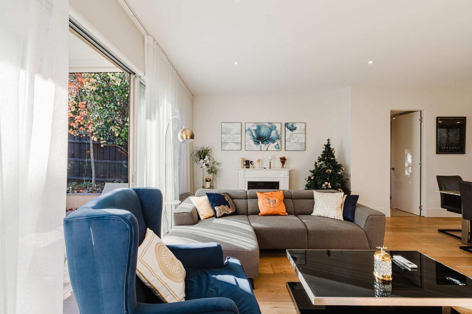 Spacious 4br Designer In Prime Brighton East *
