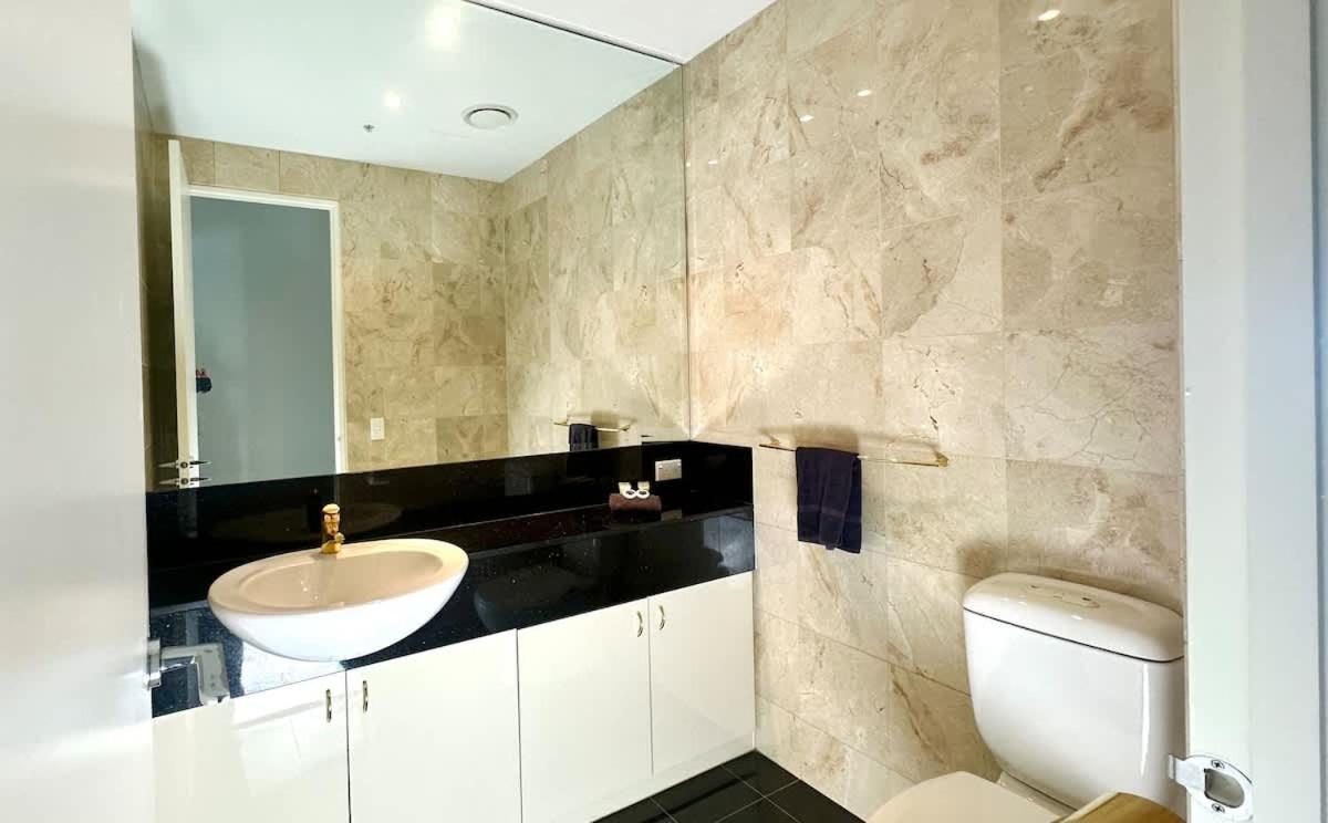 Apartment Luxury Duplex-penthouse Near Casino Mcec & Mcg