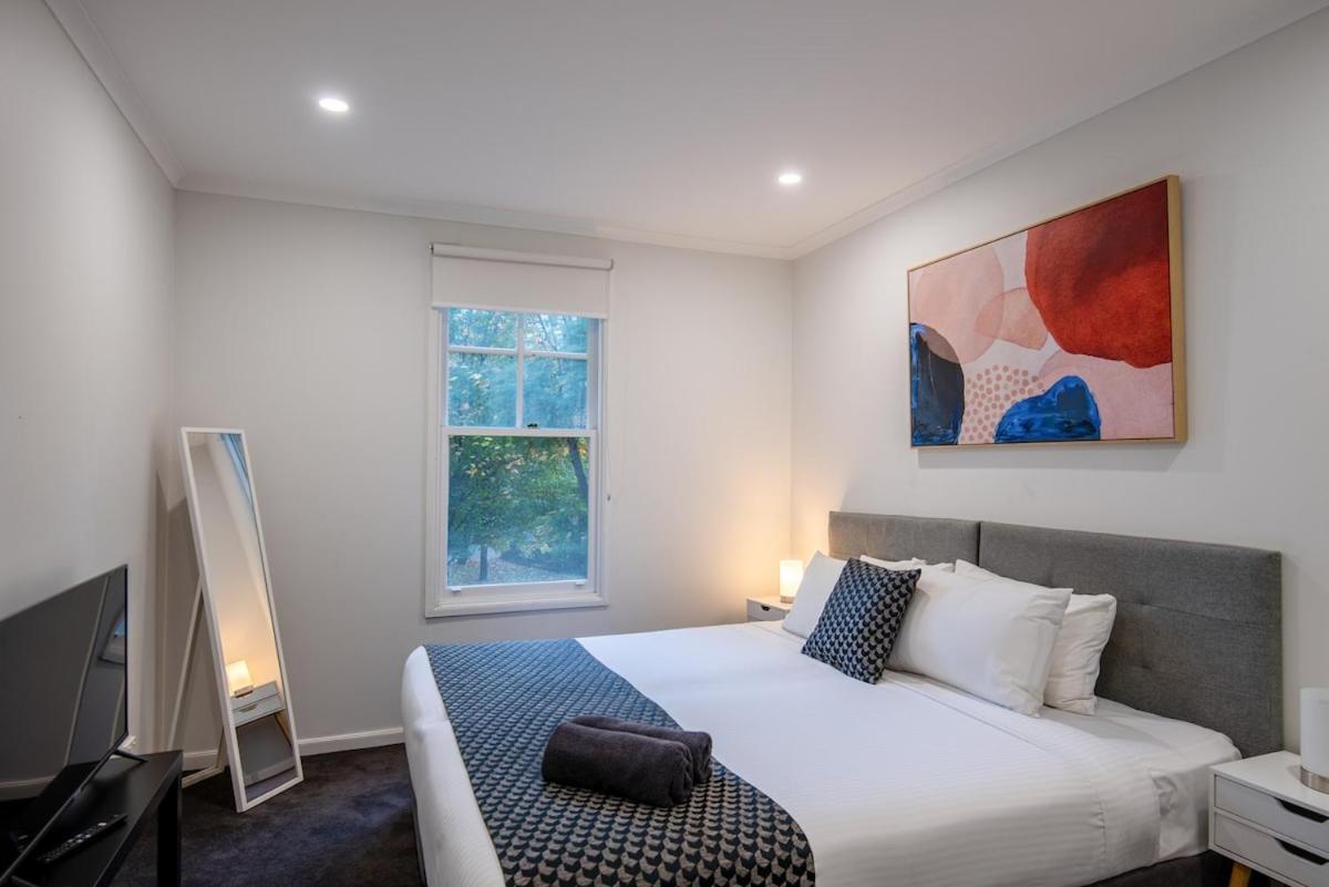 Garden Complex - Bright And Spacious 3-bedroom Apartment Melbourne