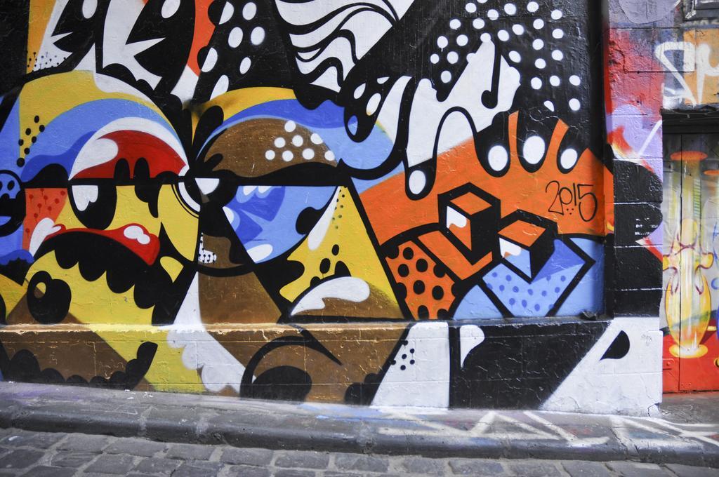 Mono On La Trobe Street Apartment
