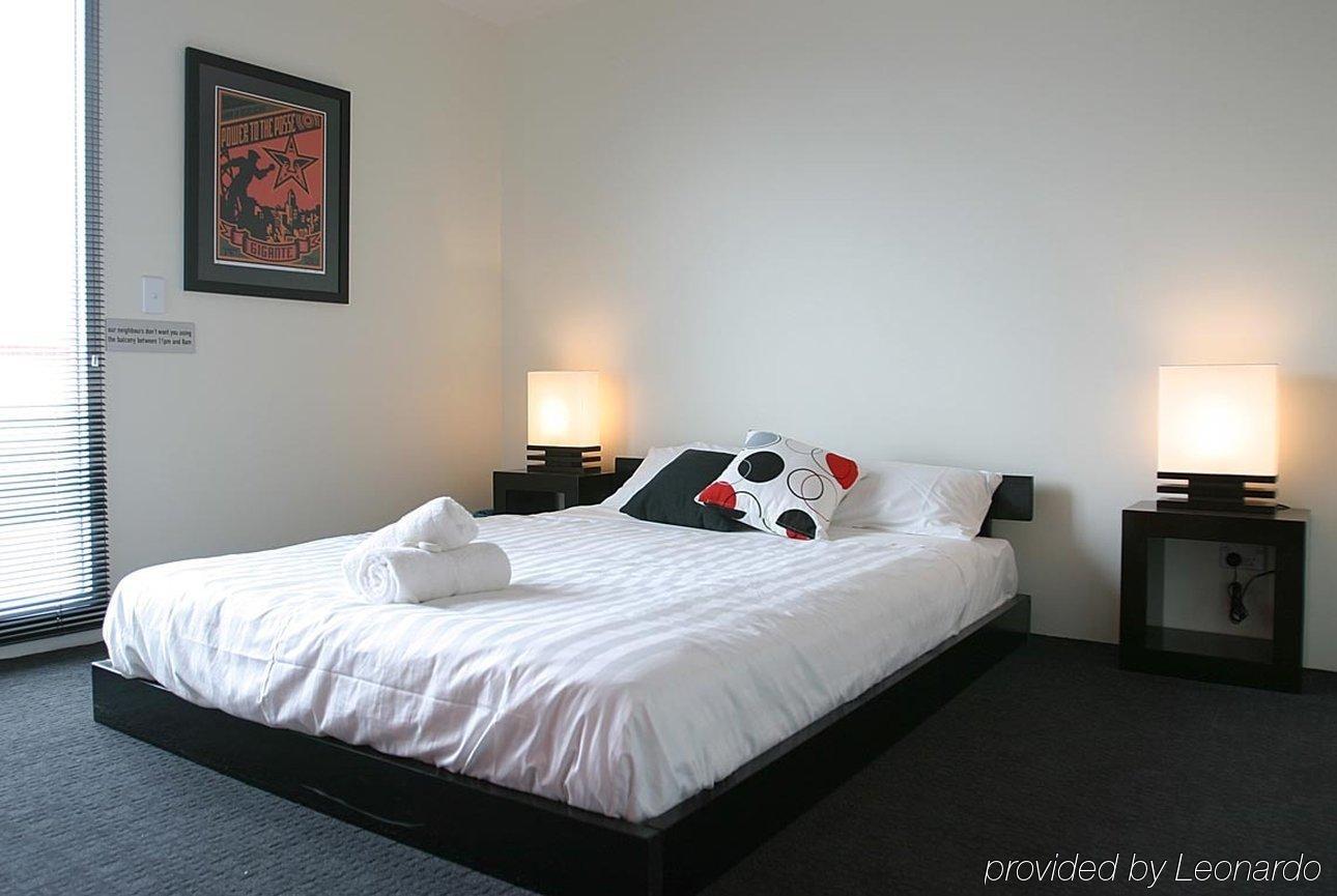 Nomads St Kilda Hostel *
