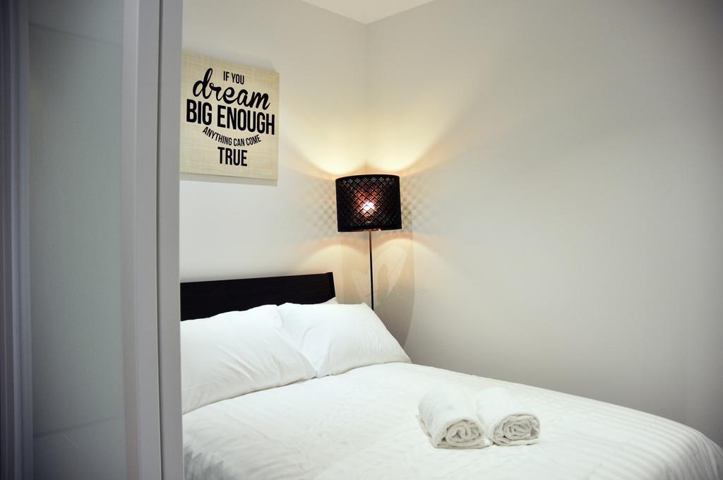 Mono On La Trobe Street Apartment *