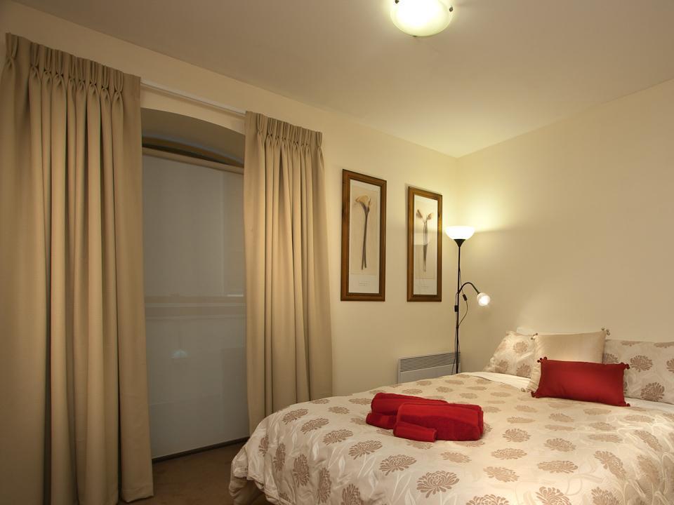 Aparthotel Flinders Lane 4*
