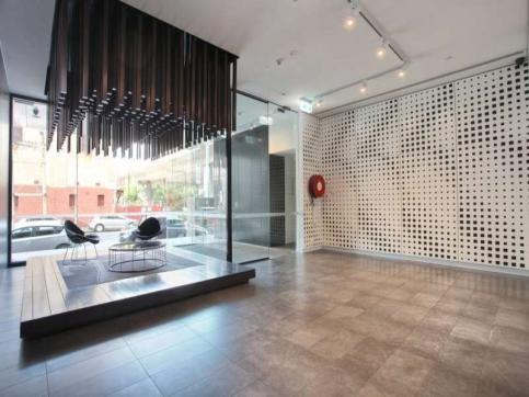 Royal Melbourne- Clarke St * Melbourne
