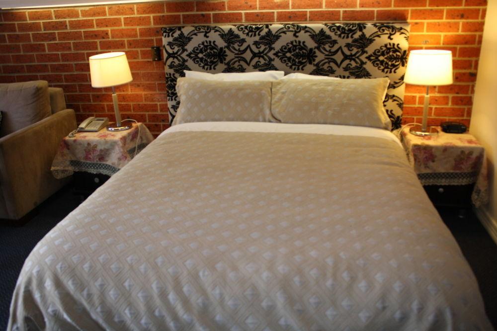 Carnegie Motor Motel 3*