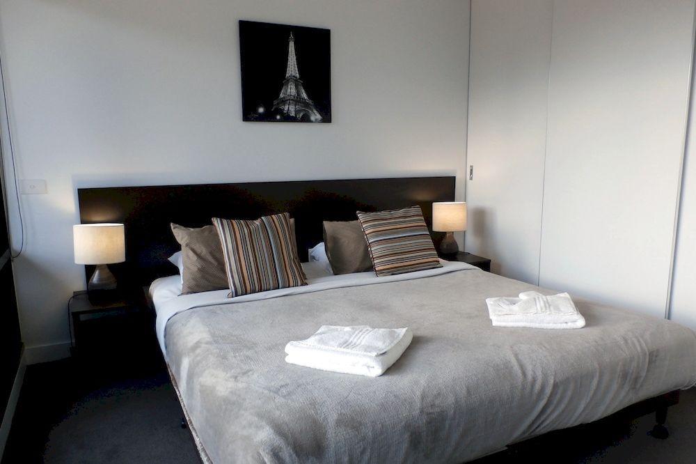 Aura On Flinders Serviced 4*