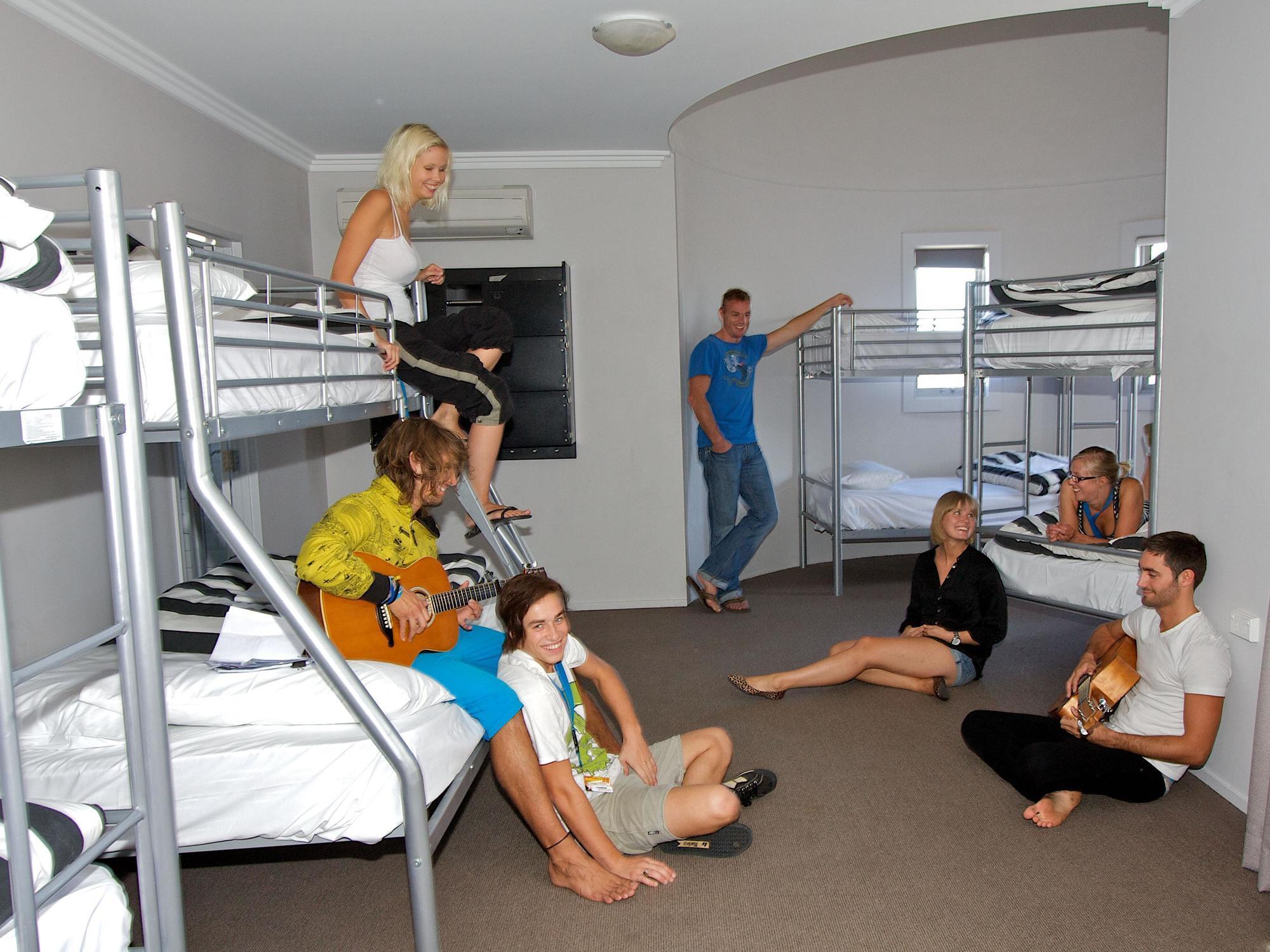 Nations Backpackers - Hostel *