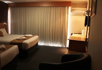 Ciloms Airport Motel 3*