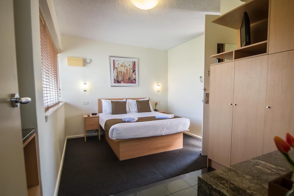Easystay Studio Aparthotel 3*