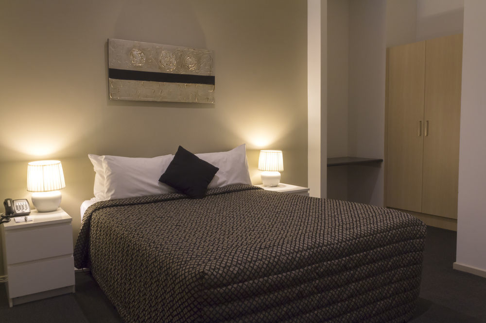 Riverside Aparthotel 4*