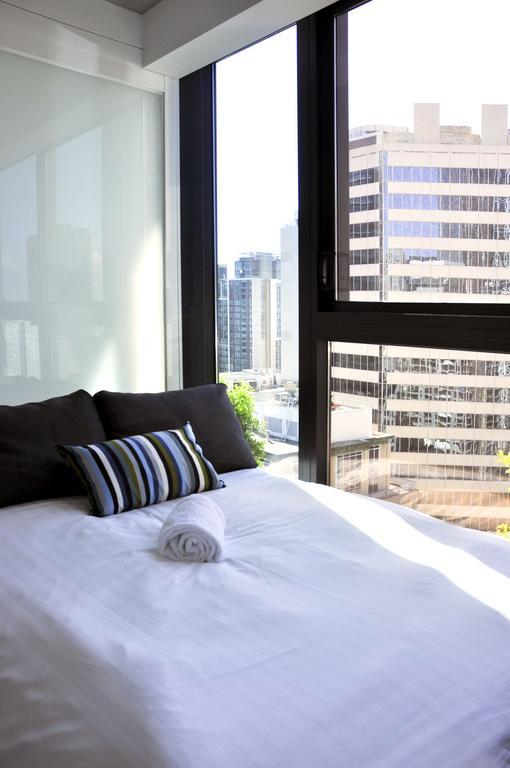 Mono On La Trobe Street Apartment *