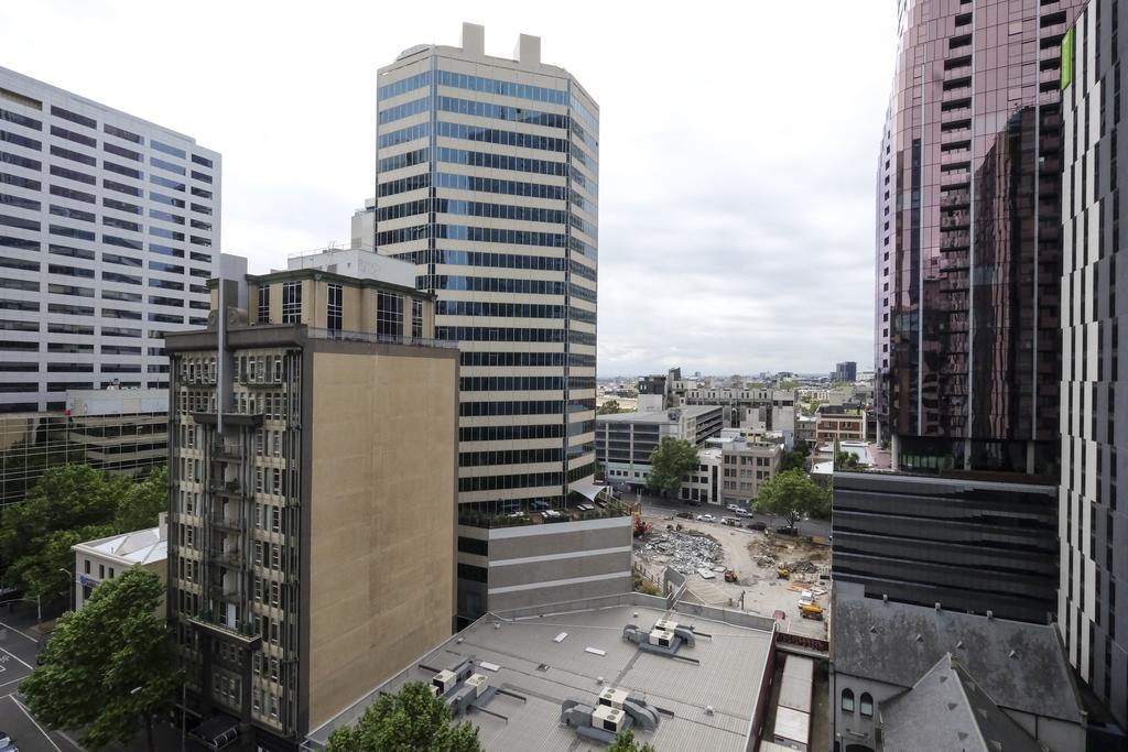 Mono On La Trobe Street *