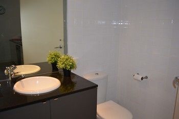 Flinders Lane 4*