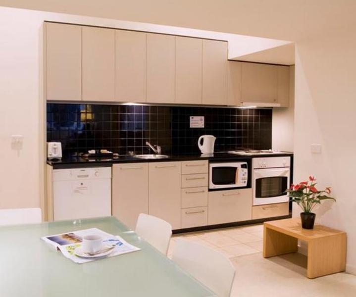 Aparthotel Ultiqa Little Collins 4*
